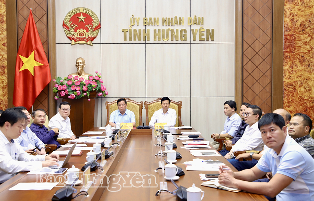 Các đại biểu dự phiên họp tại điểm cầu của tỉnh.