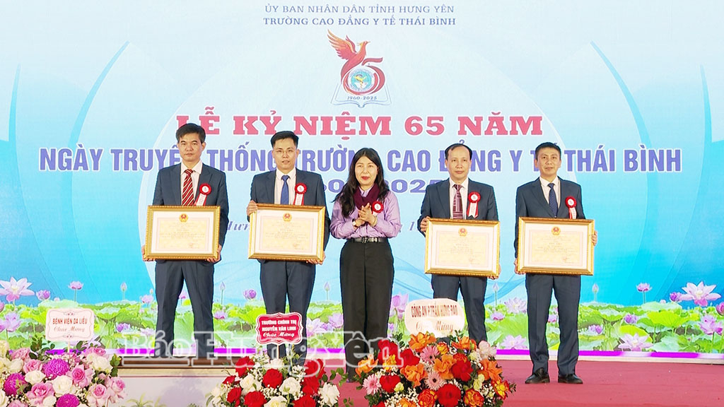 Các cá nhân có thành tích uất sắc của Trường Cao đẳng Y tế Thái Bình được nhận bằng khen của UBND tỉnh.
