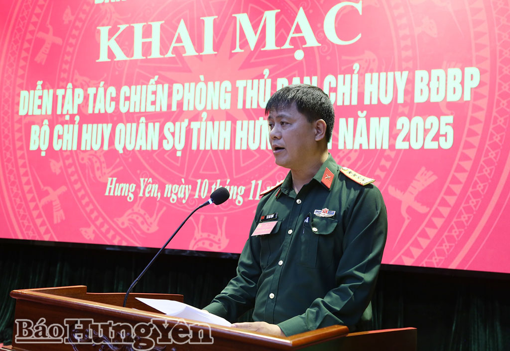 Đại tá Vũ Văn Định, Ủy viên Ban Thường vụ Tỉnh ủy, Chỉ huy trưởng Bộ CHQS tỉnh phát biểu khai mạc diễn tập.