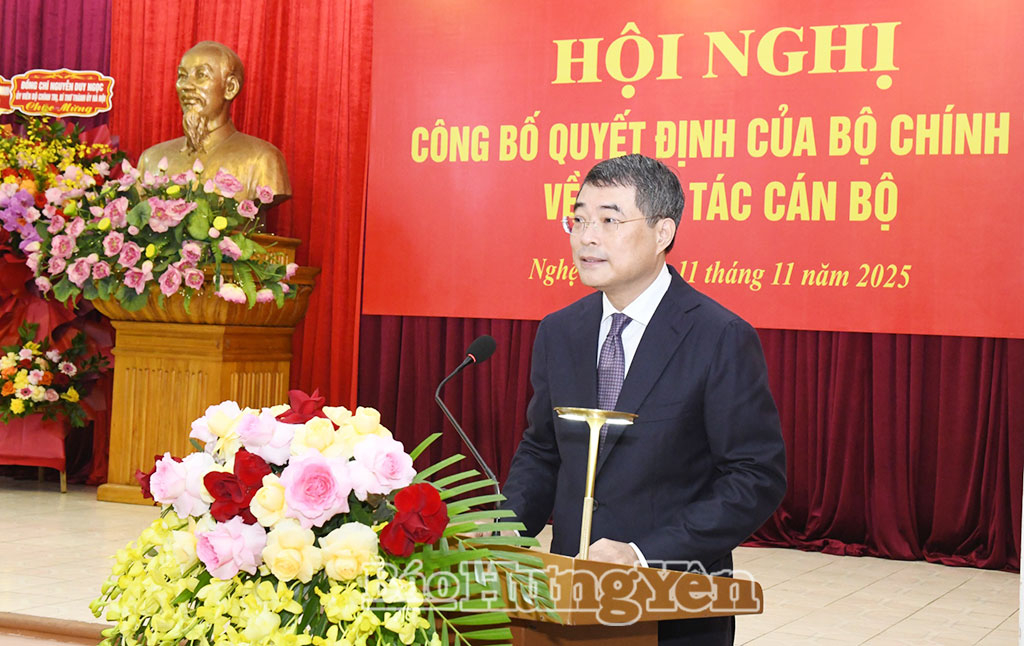 Đồng chí Lê Minh Hưng, Ủy viên Bộ Chính trị, Bí thư Trung ương Đảng, Trưởng ban Tổ chức Trung ương phát biểu tại hội nghị.