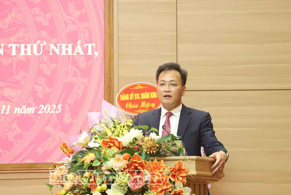 Đồng chí Nguyễn Hữu Nghĩa, Ủy viên Ban chấp hành Trung ương Đảng, Bí thư Tỉnh ủy phát biểu tại hội nghị.