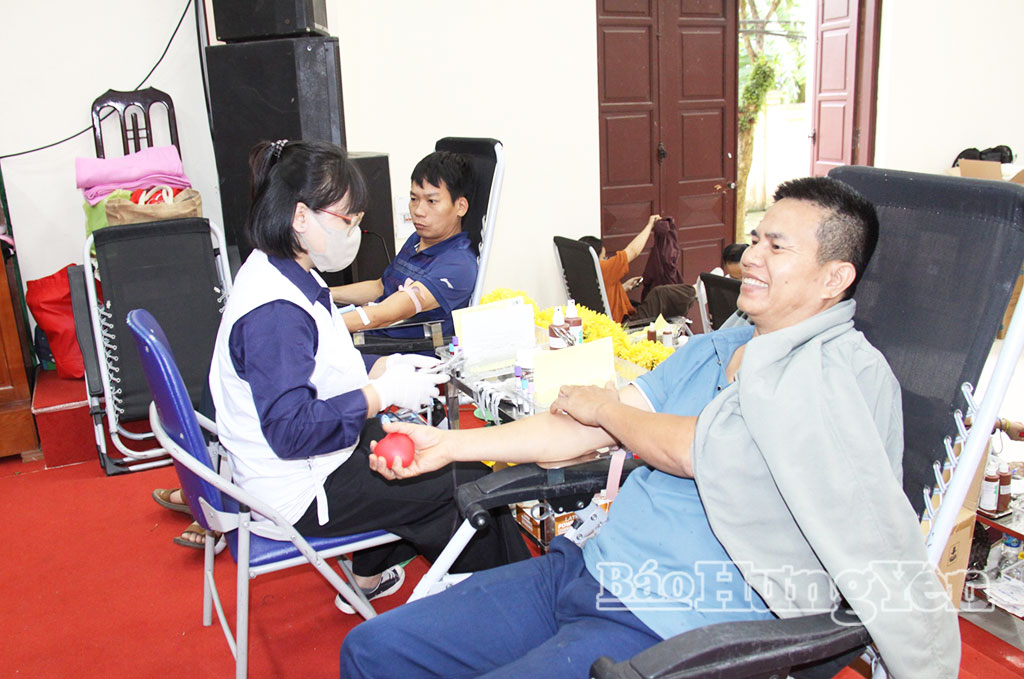 Nụ cười hạnh phúc của người hiến máu.