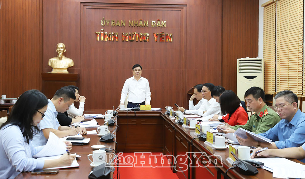 Phó Chủ tịch UBND tỉnh Phạm Văn Nghiêm phát biểu tại hội nghị.