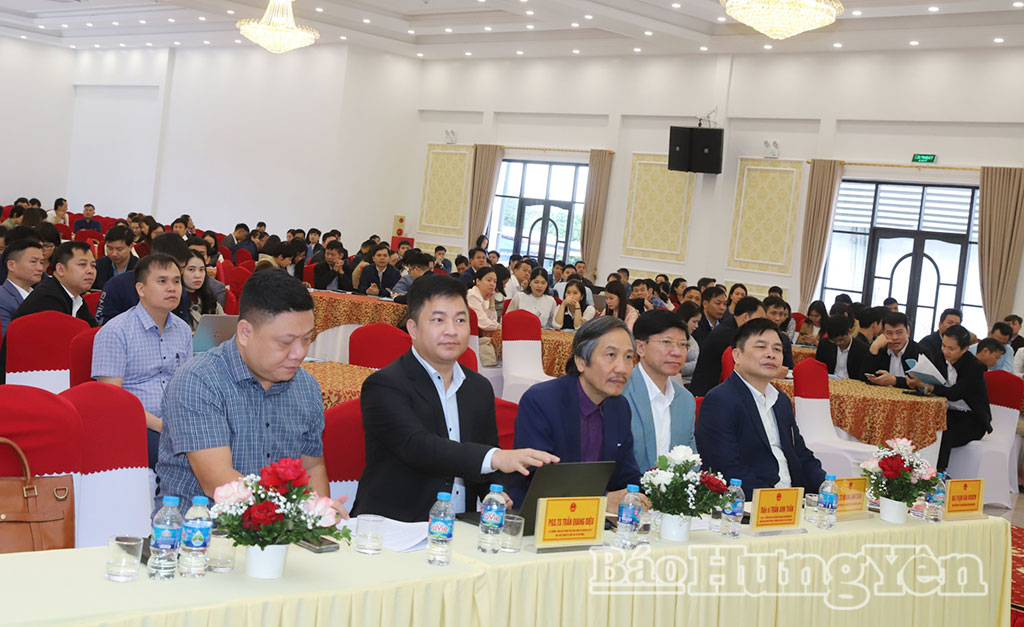 Các đại biểu dự khai giảng lớp bồi dưỡng.