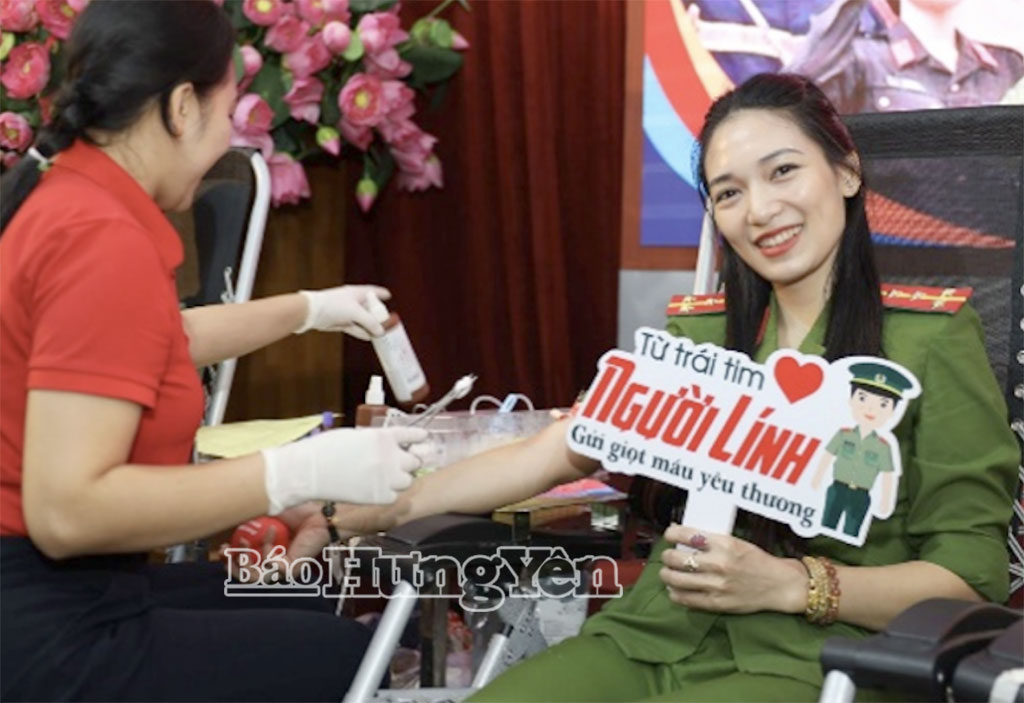 Tuổi trẻ Công an tỉnh tham gia hiến máu tình nguyện.