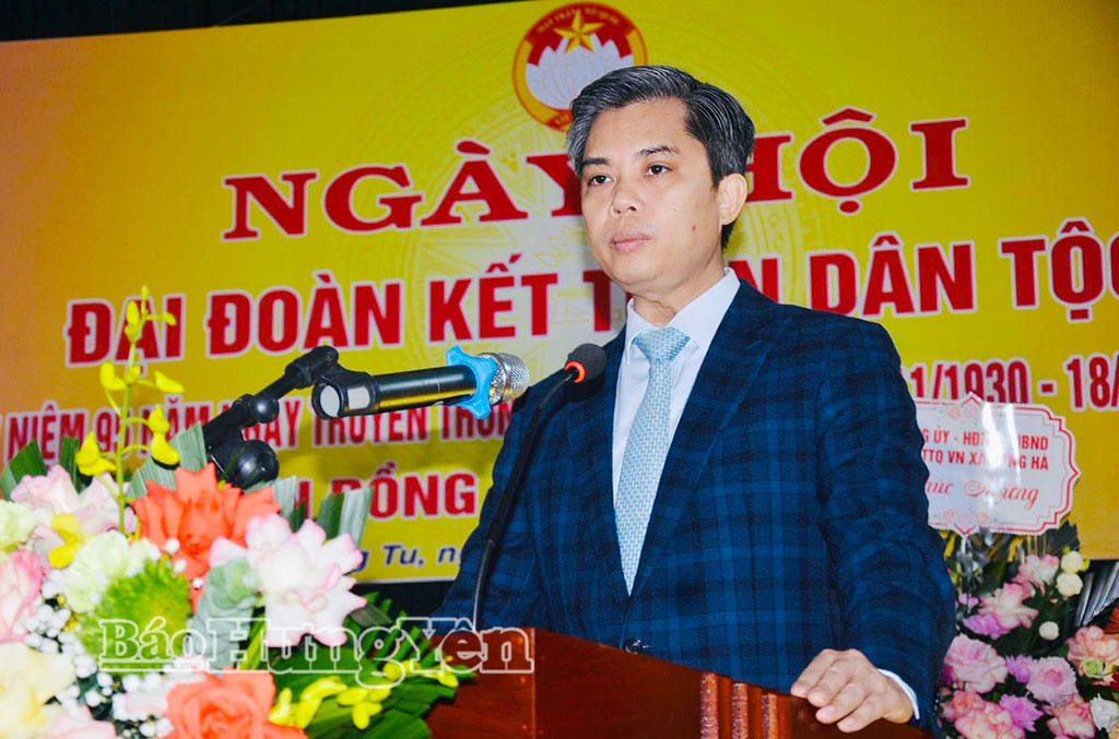 Đồng chí Nguyễn Văn Chiến, Ủy viên Ban Thường vụ, Trưởng ban Tuyên giáo và Dân vận Tỉnh ủy phát biểu tại Ngày hội.