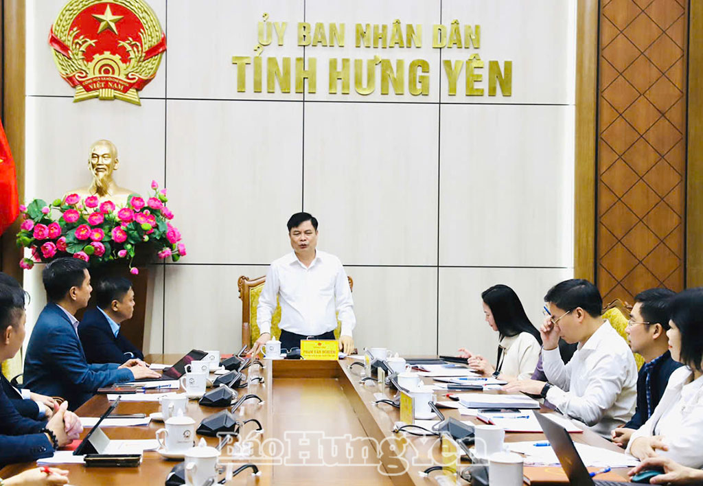 Phó Chủ tịch UBND tỉnh Phạm Văn Nghiêm phát biểu tại buổi làm việc.