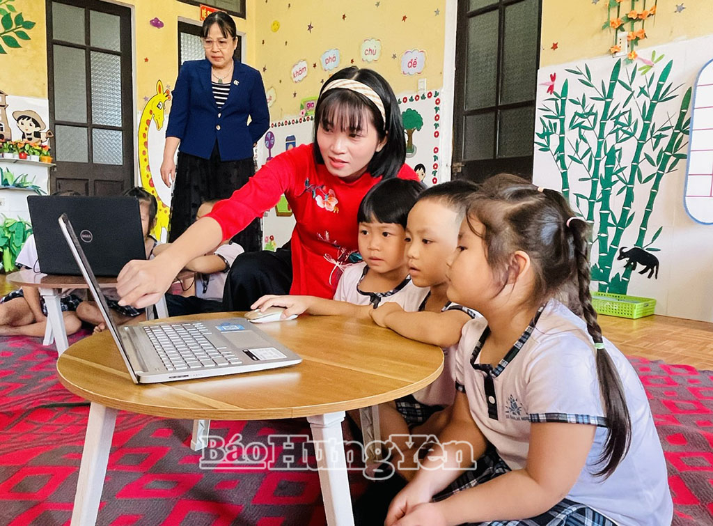 Một tiết học trải nghiệm phát âm l, n của học sinh Trường Mầm non Dân Chủ, xã Diên Hà.