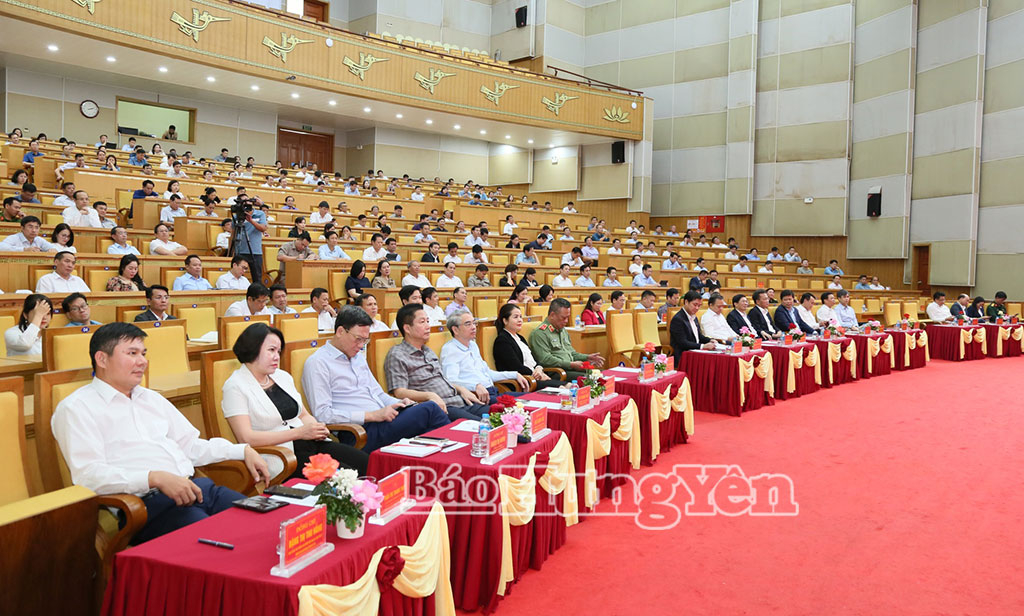 Các đại biểu dự hội nghị.