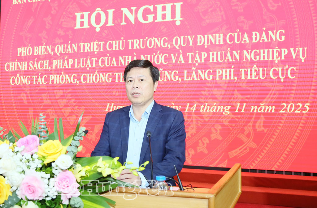Đồng chí Trần Quốc Toản, Phó Bí thư Thường trực Tỉnh ủy phát biểu tại hội nghị.