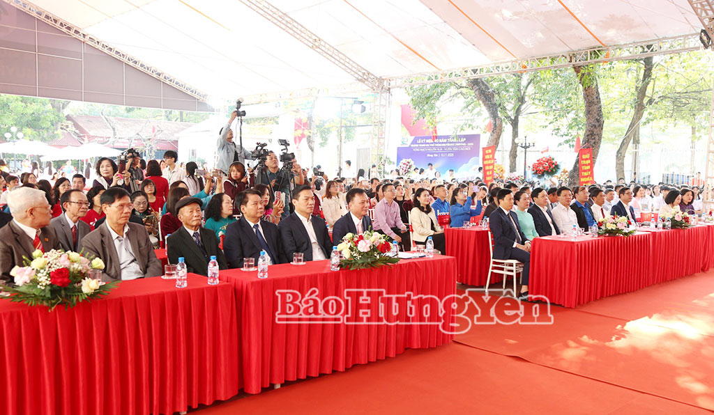 Các đại biểu dự lễ kỷ niệm.