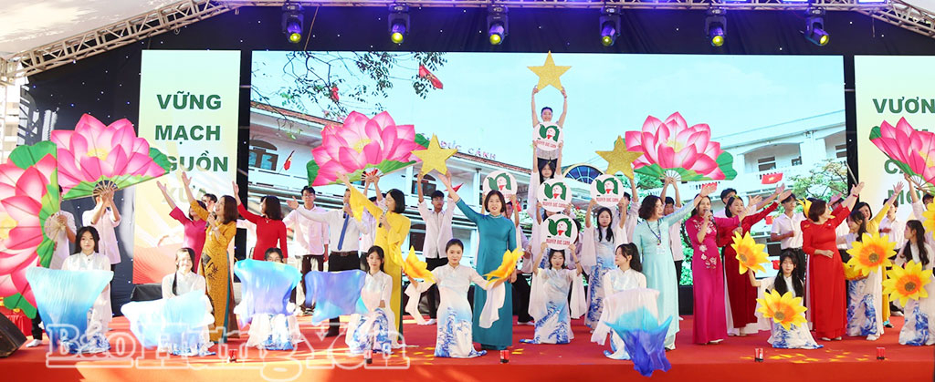 Chương trình nghệ thuật chào mừng lễ kỷ niệm.