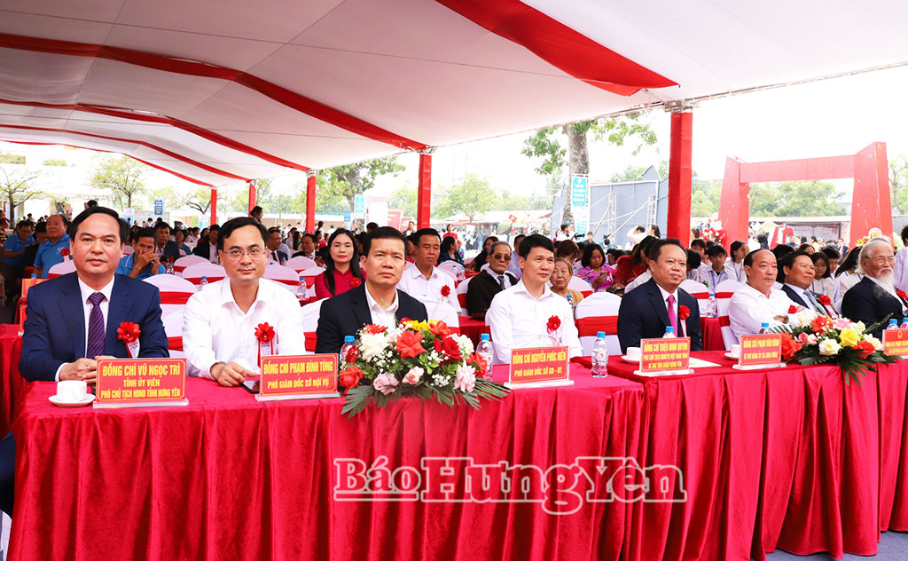 Các đại biểu dự lễ kỷ niệm.