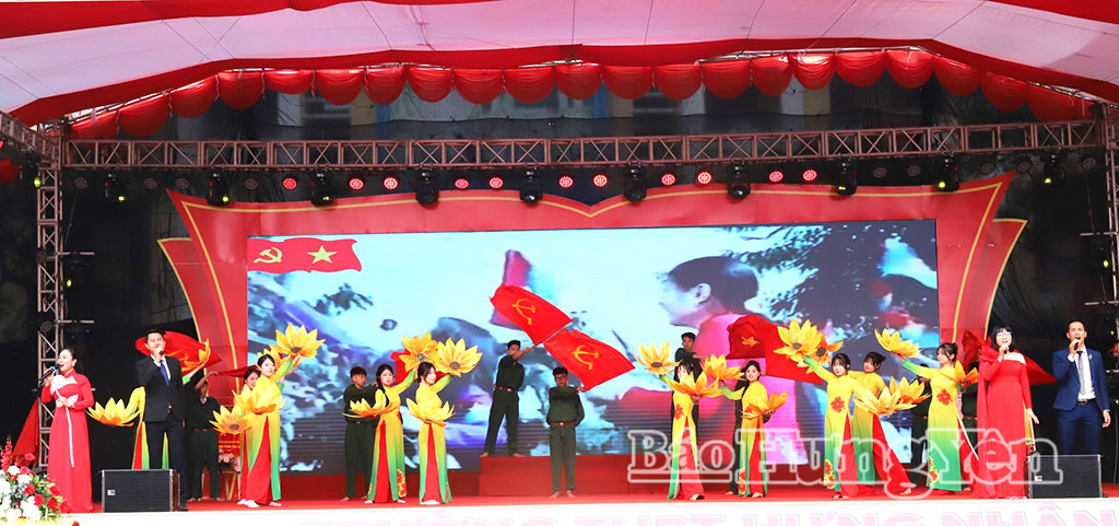 Một tiết mục văn nghệ được biểu diễn tại Lễ kỷ niệm.