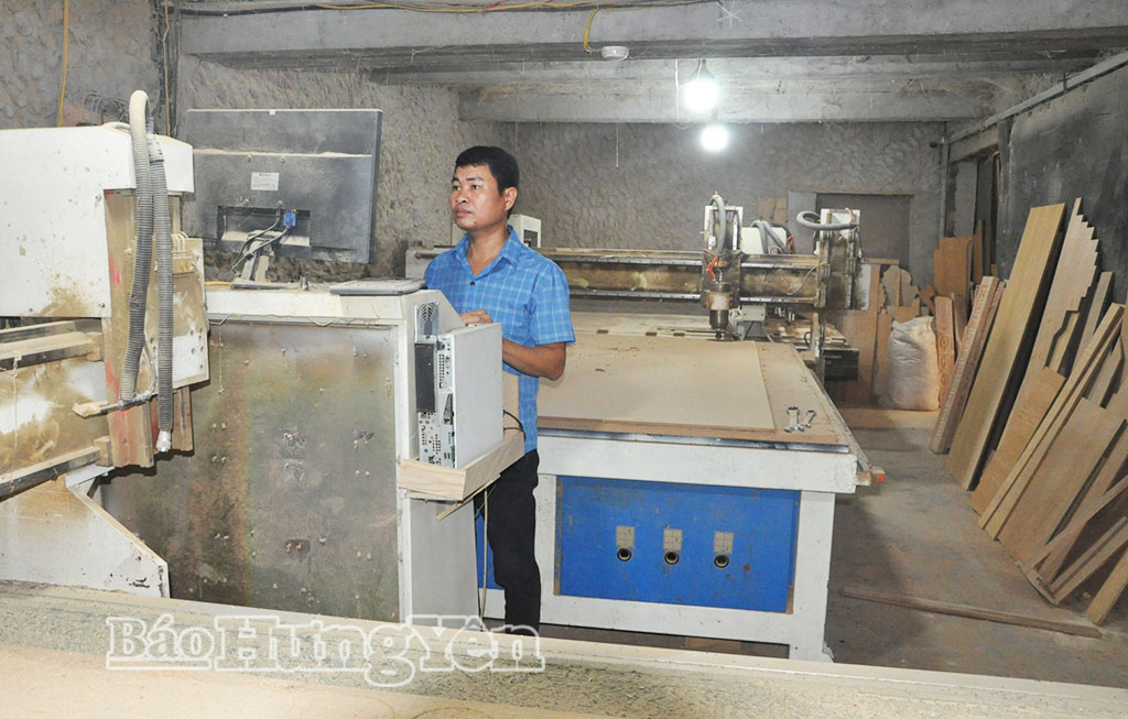 Xưởng sản xuất gỗ của cựu chiến binh Đào Văn Thế, xã Chí Minh.