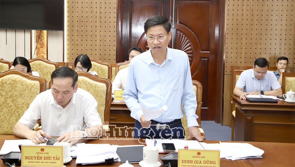Đại diện Văn phòng UBND tỉnh phát biểu tại phiên họp.