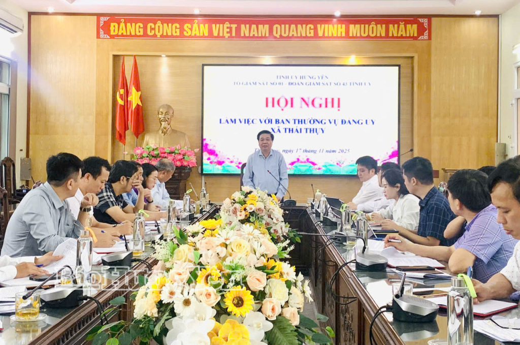Đồng chí Nguyễn Quang Hưng, Ủy viên Ban Thường vụ, Chủ nhiệm Ủy ban Kiểm tra Tỉnh ủy phát biểu tại buổi làm việc.