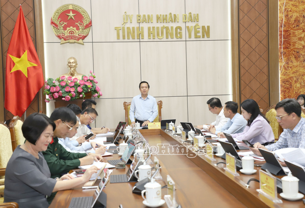 Đồng chí Phạm Quang Ngọc, Phó Bí thư Tỉnh ủy, Chủ tịch UBND tỉnh chủ trì cuộc họp.
