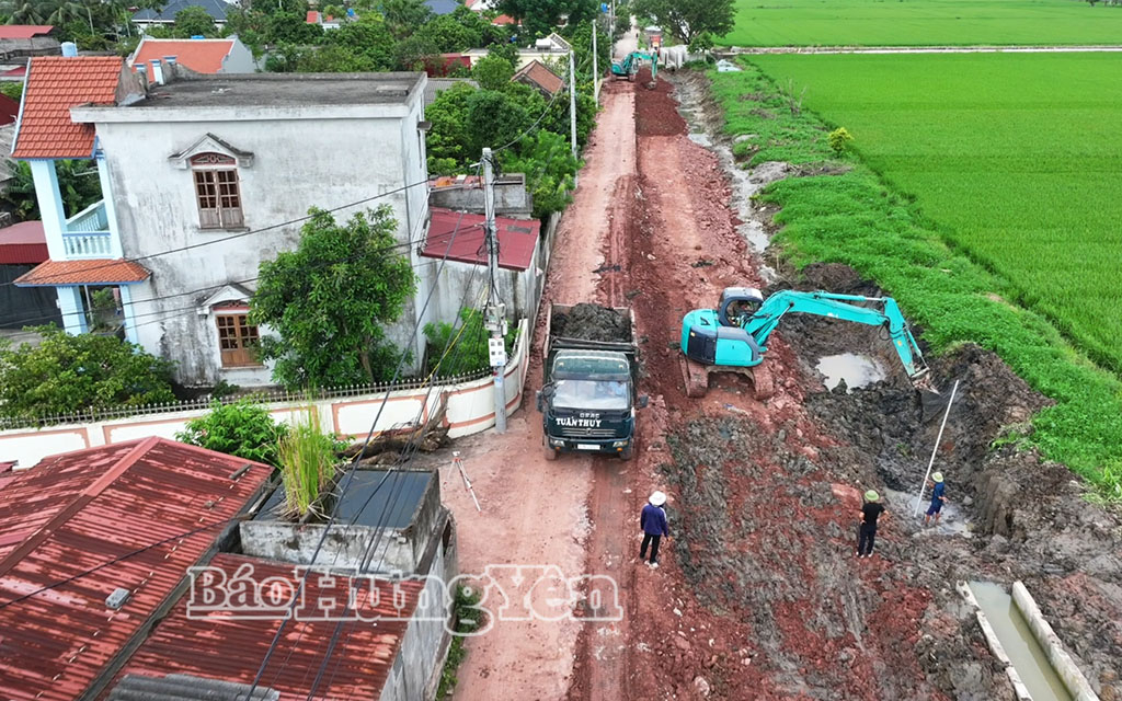 Nhờ sự vào cuộc tích cực của MTTQ các cấp, nhân dân đã tự nguyện hiến đất, tài sản trên đất để mở rộng đường giao thông nông thôn.