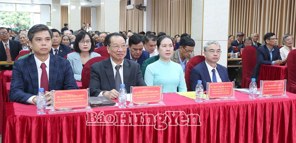 Các đại biểu dự lễ kỷ niệm.