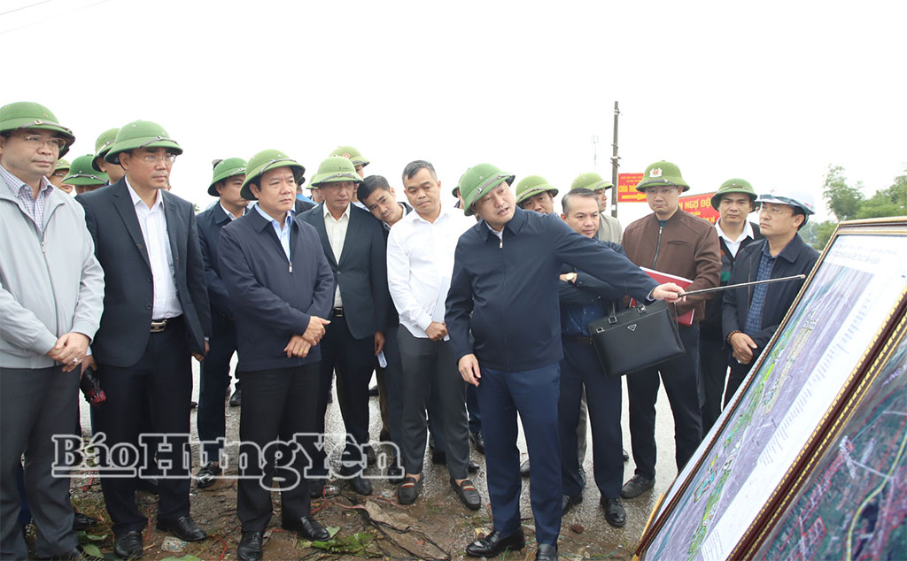 Đồng chí Chủ tịch UBND tỉnh Phạm Quang Ngọc kiểm tra tình hình triển khai dự án Khu phức hợp đô thị, du lịch sinh thái, sân golf Khoái Châu.