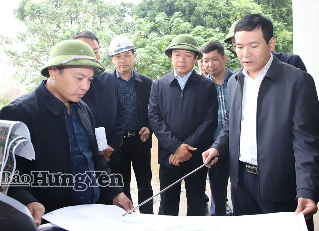 Đại diện Sở Xây dựng báo cáo tình hình triển khai dự án Trung tâm đào tạo bóng đá trẻ PVF.