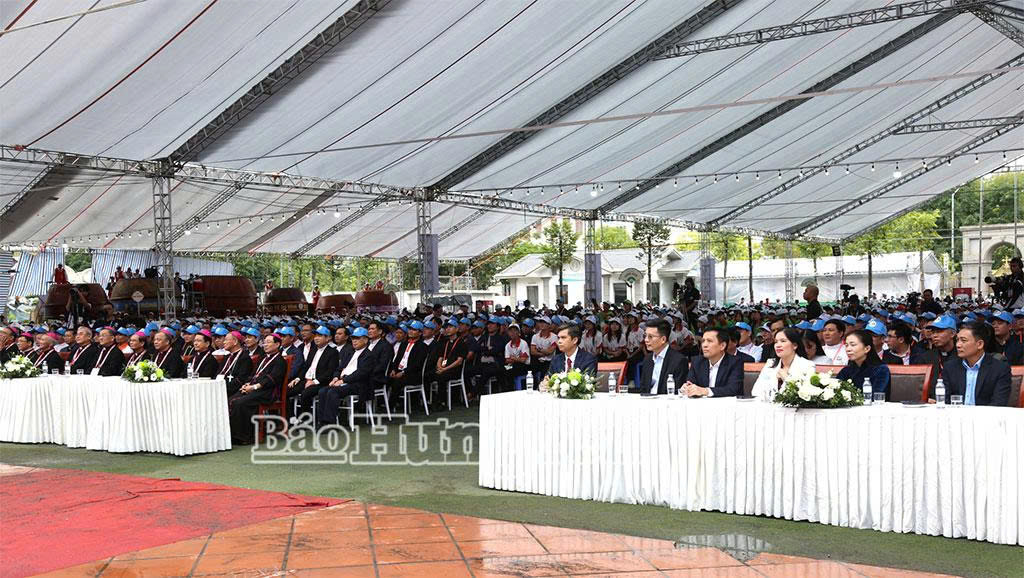 Các đại biểu dự khai mạc đại hội.