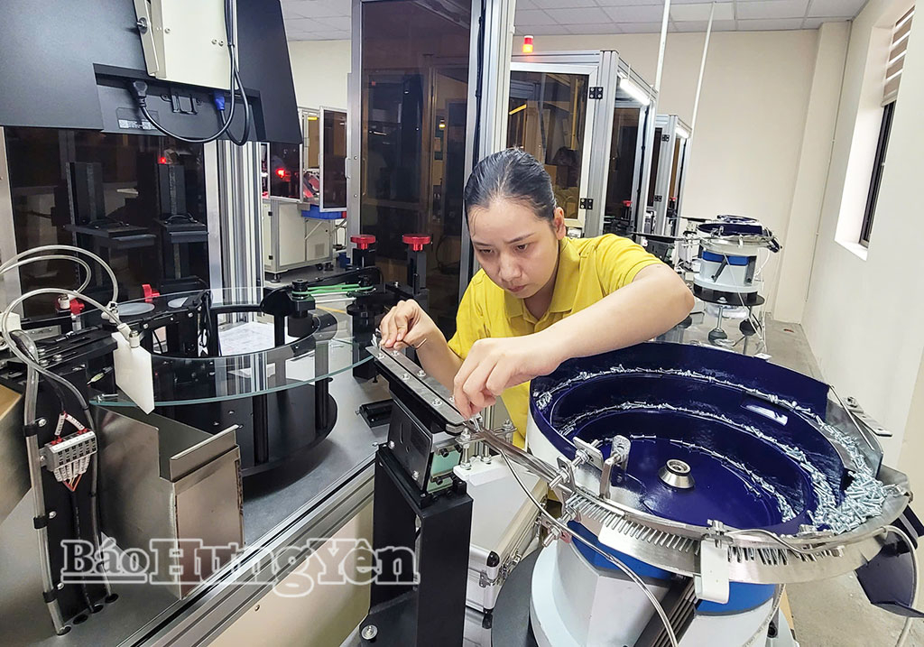 Sản xuất tại Công ty TNHH Kim loại chính xác Bảo Thịnh Việt Nam.