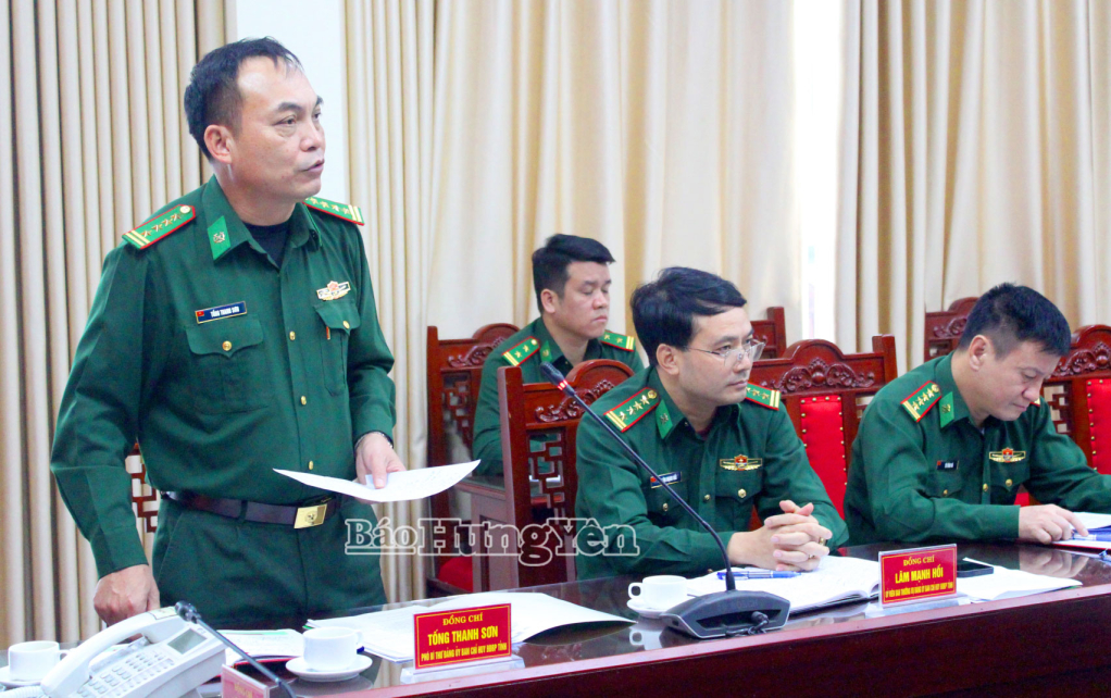 Đại biểu Đảng ủy Ban Chỉ huy Bộ đội Biên phòng phát biểu tại hội nghị.