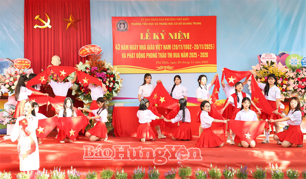 Một tiết mục văn nghệ tại lễ kỷ niệm.