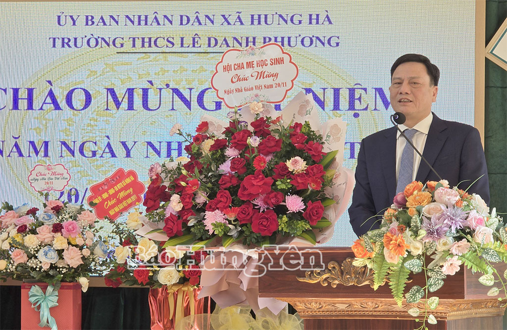 Đồng chí Trưởng ban Quản lý Khu kinh tế tỉnh phát biểu giao nhiệm vụ cho Trường THCS  Lê Danh Phương.