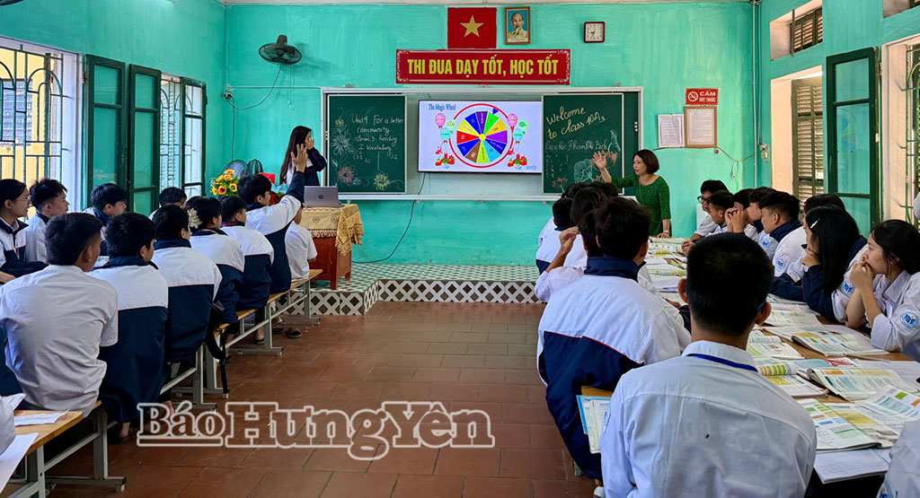 Một tiết học của cô và trò Trường THPT Trần Quốc Tuấn.