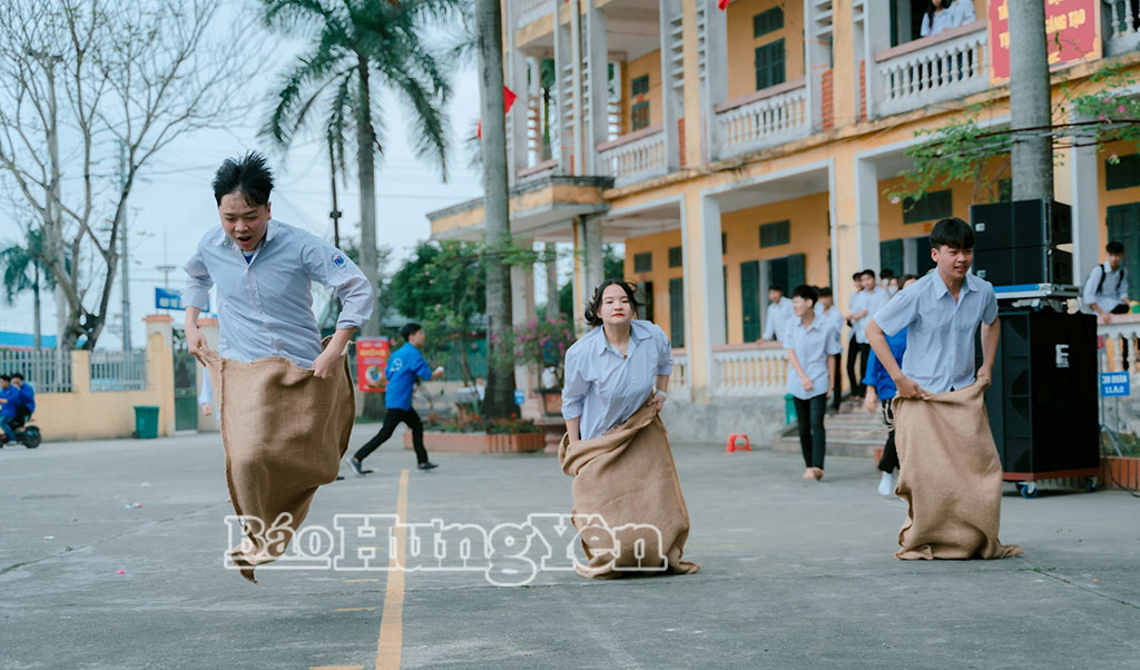 Các hoạt động thể dục, thể thao thu hút đông đảo học sinh Trường THPT Trần Quốc Tuấn tham gia.