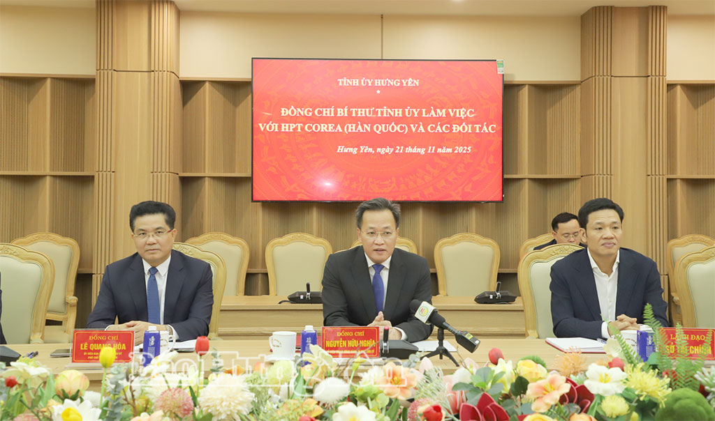 Đồng chí Nguyễn Hữu Nghĩa, Ủy viên Ban Chấp hành Trung ương Đảng, Bí thư Tỉnh ủy phát biểu tại buổi làm việc.