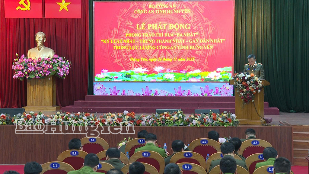 Thiếu tướng Trần Xuân Ánh, Ủy viên Ban Thường vụ Tỉnh ủy, Giám đốc Công an tỉnh phát động phong trào thi đua “Ba nhất”.