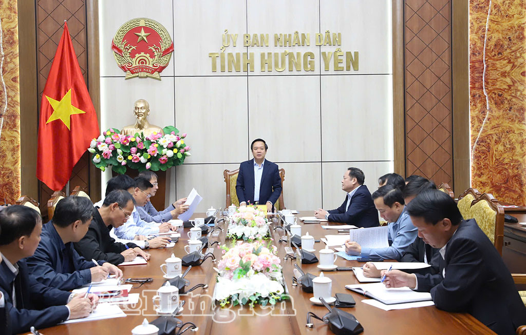 Đồng chí Chủ tịch UBND tỉnh Phạm Quang Ngọc phát biểu chỉ đạo tại buổi làm việc.