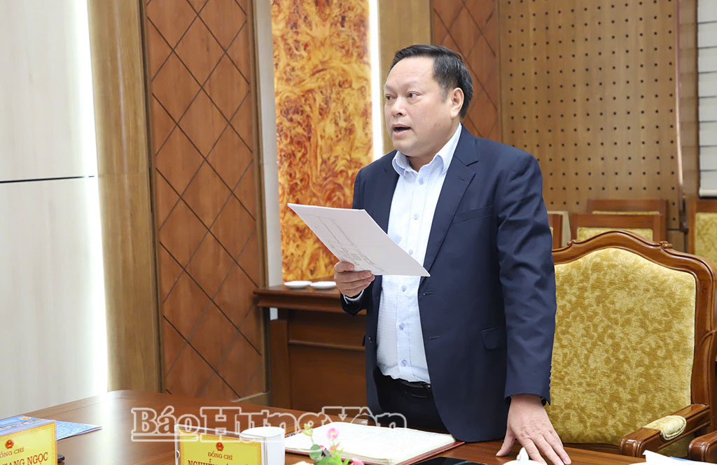 Lãnh đạo Sở Nông nghiệp và Môi trường báo cáo tại buổi làm việc.