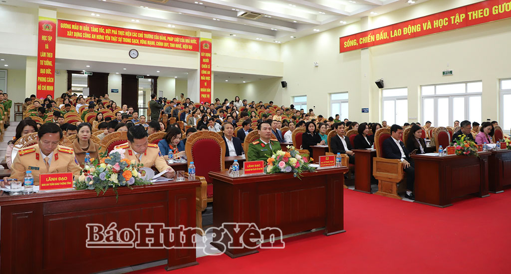 Các đại biểu dự hội nghị.