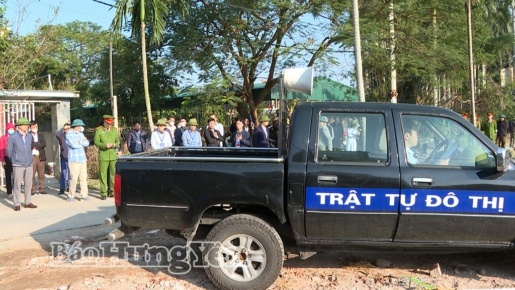 UBND phường Thái Bình tuyên truyền tới các hộ dân về công tác giải phóng mặt bằng.