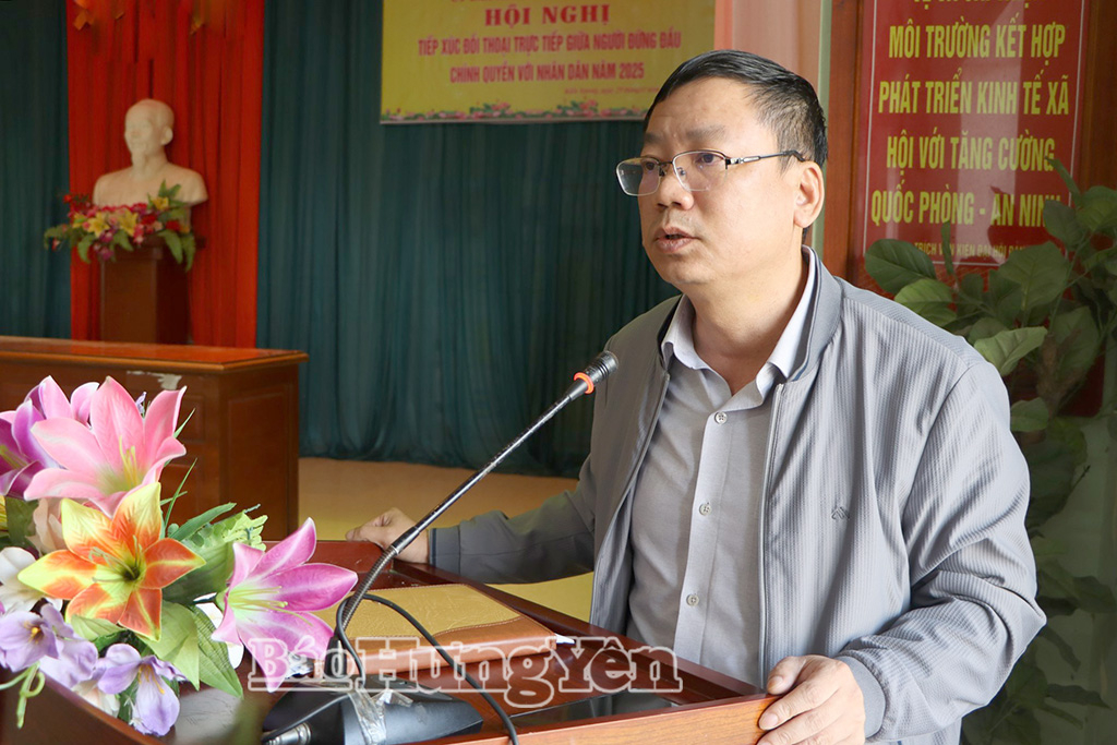 Lãnh đạo xã Kiến Xương tiếp thu, giải đáp các ý kiến của người dân tại hội nghị tiếp xúc, đối thoại. Ảnh: Thu Thủy 