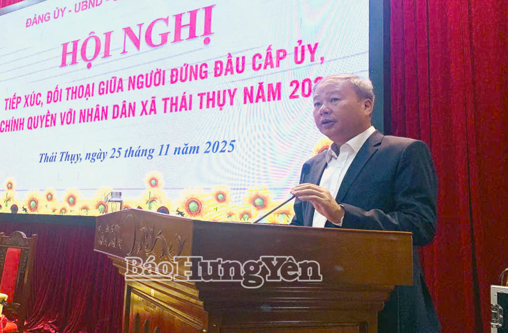 Lãnh đạo xã Thái Thụy giải đáp các ý kiến của Nhân dân.