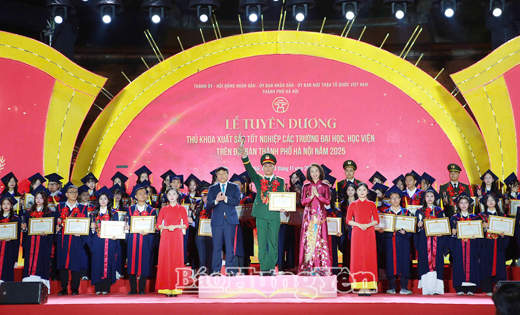 Vũ Xuân Cường là 1 trong số 95 gương mặt tiêu biểu được vinh danh tại lễ tuyên dương thủ khoa xuất sắc tốt nghiệp các trường đại học, học viện trên địa bàn thủ đô Hà Nội năm 2025 tại Văn Miếu - Quốc Tử Giám tối ngày 14/11/2025