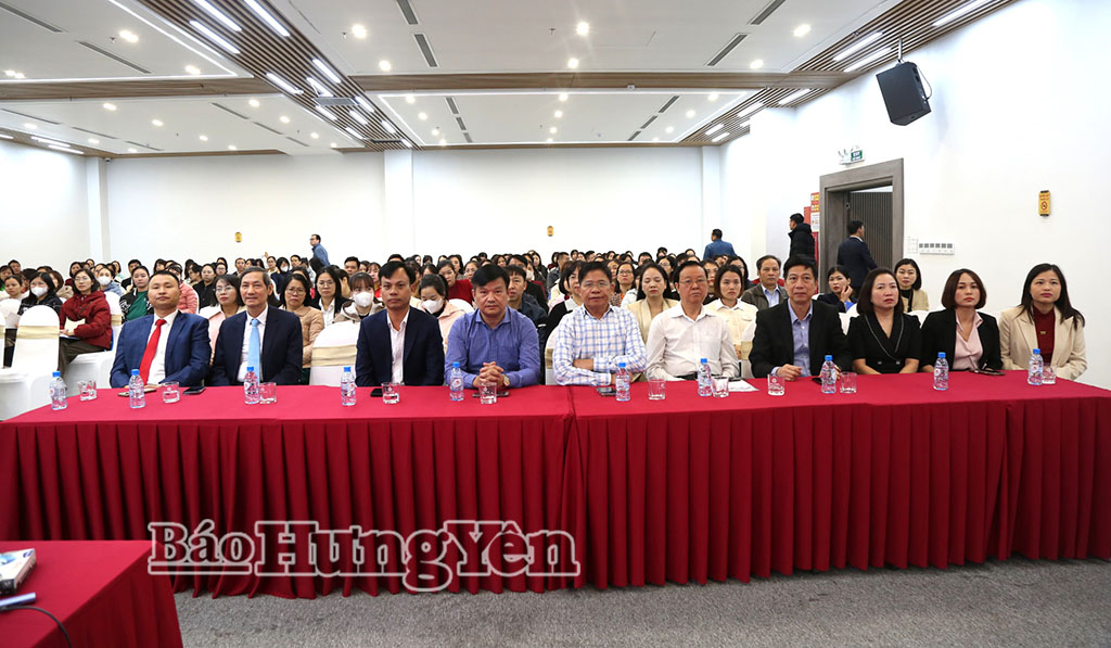 Các đại biểu dự hội nghị tập huấn.