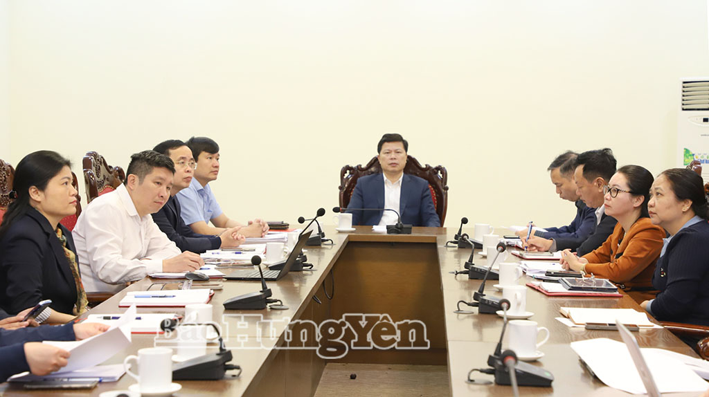 Đồng chí Trần Quốc Toản, Phó Bí thư Thường trực Tỉnh ủy, Chủ tịch Ủy ban MTTQ Việt Nam tỉnh và các đại biểu dự hội nghị tại điểm cầu của tỉnh.