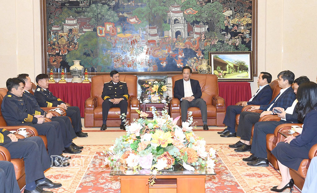 Quang cảnh buổi tiếp Đoàn công tác Bộ Tư lệnh Vùng 1 Hải quân.