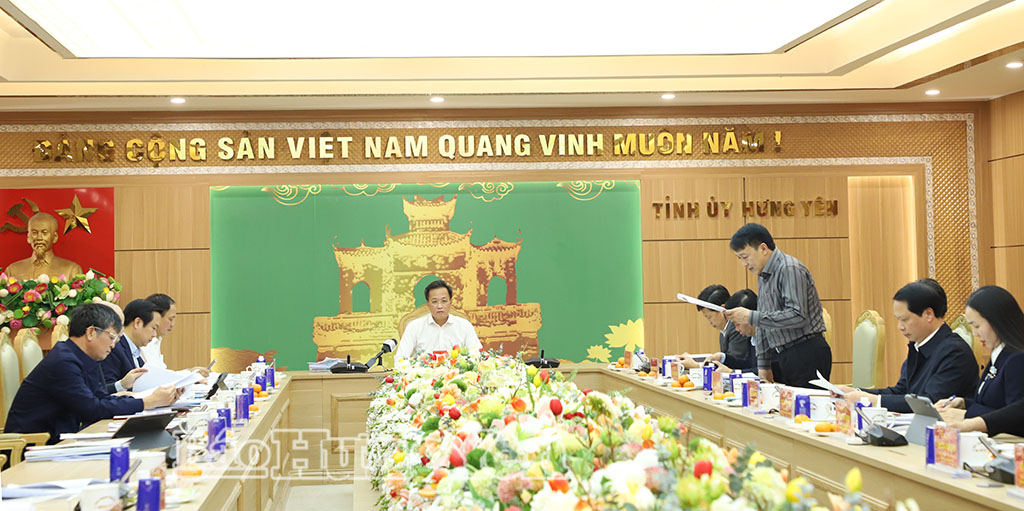 Đồng chí Nguyễn Hữu Nghĩa, Ủy viên Ban Chấp hành Trung ương Đảng, Bí thư Tỉnh ủy, Trưởng ban Chỉ đạo bầu cử tỉnh chủ trì cuộc họp.