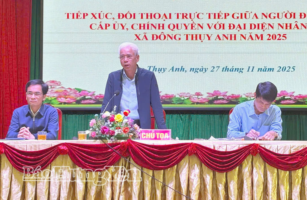 Lãnh đạo xã Đông Thụy Anh tiếp thu, trả lời các ý kiến của người dân.
