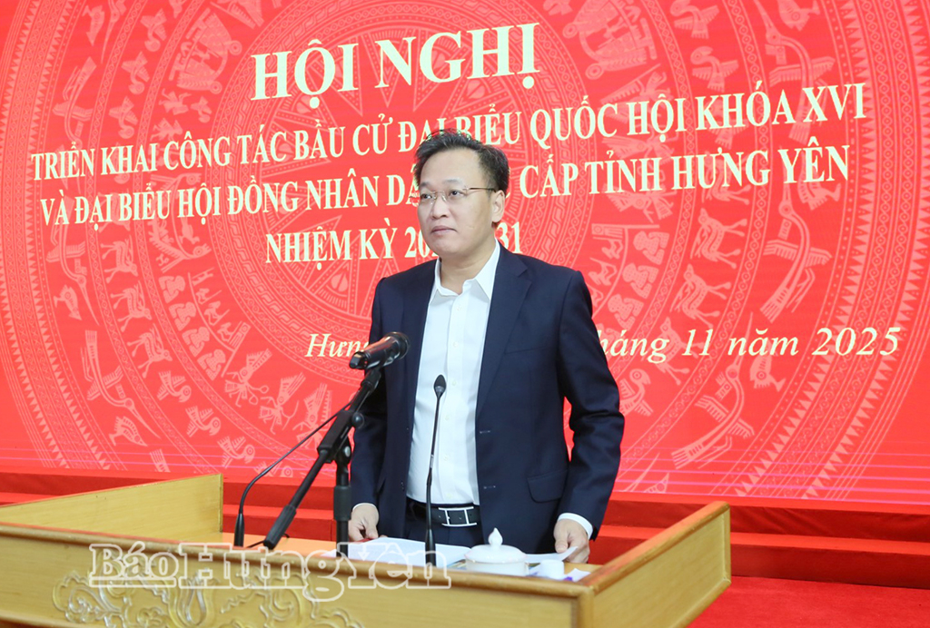 Đồng chí Nguyễn Hữu Nghĩa, Ủy viên Ban Chấp hành Trung ương Đảng, Bí thư Tỉnh ủy, Trưởng Ban Chỉ đạo bầu cử tỉnh phát biểu chỉ đạo tại hội nghị.