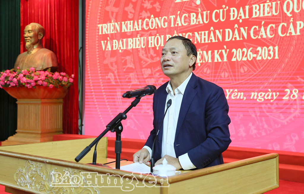 Đồng chí Trần Quốc Văn, Phó Bí thư Tỉnh ủy, Chủ tịch HĐND tỉnh, Phó Trưởng ban Thường trực Ban chỉ đạo, Chủ tịch Ủy ban bầu cử tỉnh phát biểu bế mạc hội nghị.