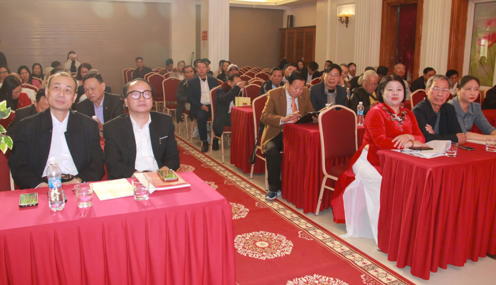 Các đại biểu dự khai mạc trại sáng tác.